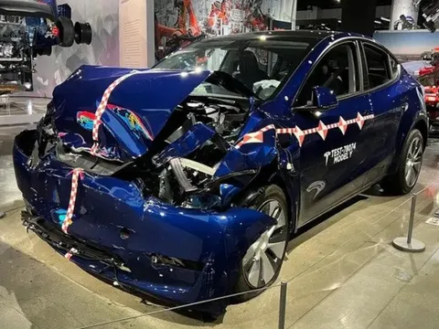 Triển lãm Tesla: Từ sự xấu hổ của Elon Musk tới tai nạn và thành công của Tesla