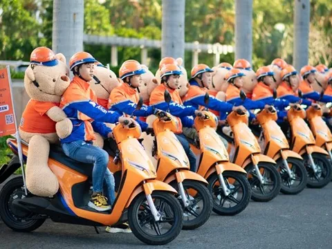 Không chỉ giao hàng Ahamove lấn sân lĩnh vực chở khách với xe điện VinFast