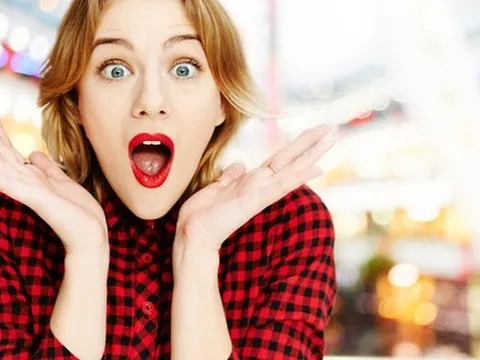 Hai cổ phiếu bất ngờ giảm 40% trong ngày VN-Index thăng hoa