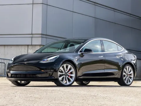 Tesla đang nghiên cứu thiết kế lại mẫu xe ăn khách Model 3, VinFast có phải dè chừng?
