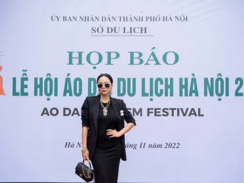 NTK Thanh Hương Bùi "nhá hàng" BST Thiên Di tại Họp báo Lễ hội áo dài du lịch Hà Nội 2022