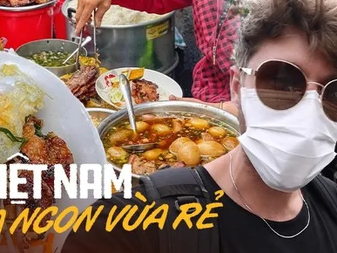 Du khách nước ngoài thích thú với những loại thức ăn đi kèm cơm tấm, gọi 8 món chỉ hết 180k