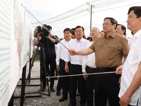 Thủ tướng Phạm Minh Chính khảo sát các dự án giao thông trọng điểm tại Bình Dương