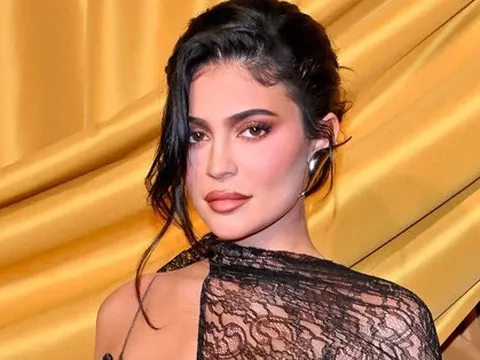 Bị Forbes tước danh hiệu tỷ phú vì thổi phồng tài sản, doanh nhân nóng bỏng Kylie Jenner từng kinh doanh ra sao?