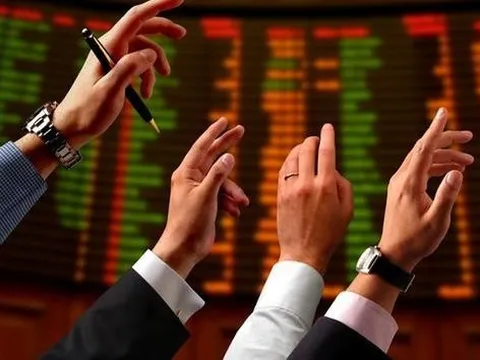 Thị trường hồi phục mạnh, loạt doanh nghiệp giải trình cổ phiếu tăng "nóng" với cùng "văn mẫu"