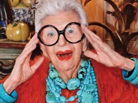 Biểu tượng thời trang 101 tuổi tiết lộ điều giúp bà nổi tiếng bất chấp tuổi tác