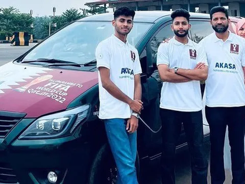 Gia đình lái Toyota Innova 30 ngày từ Ấn Độ sang Qatar xem World Cup