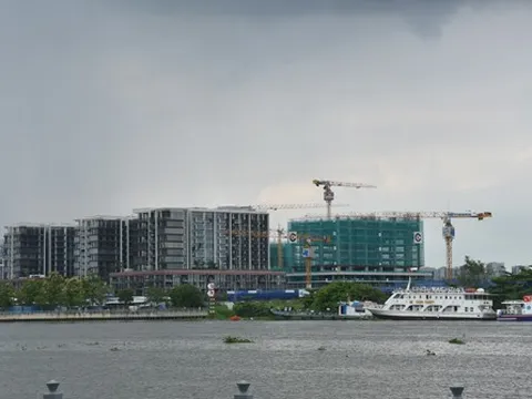 Khơi dòng vốn cho doanh nghiệp (*): Bất động sản, chứng khoán gặp "hạn"