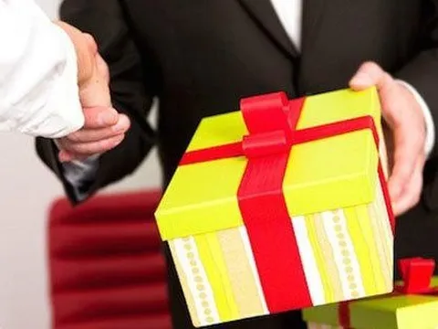 Hà Nội yêu cầu không thăm, chúc Tết cấp trên, cấm biếu, tặng quà lãnh đạo