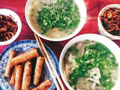 Độc đáo món cháo bánh canh nửa quen nửa lạ, chinh phục thực khách đến Quảng Bình