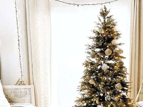 9 cách phối màu cực khéo mà bạn nên thử với cây thông Noel của gia đình