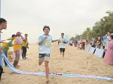 1.000 người chạy tiếp sức phòng chống thiên tai và biến đổi khí hậu