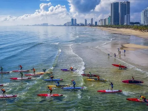 Tìm cách tháo gỡ khó khăn để du lịch biển phát triển tương xứng tiềm năng