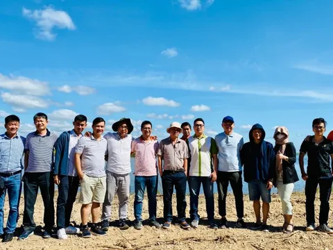 Bầu Đức đưa cổ đông đi thực địa dự án Campuchia: Giá heo đang cao hơn 40% tại Việt Nam, đã có 1 cụm chuồng khoảng 60.000 heo thịt