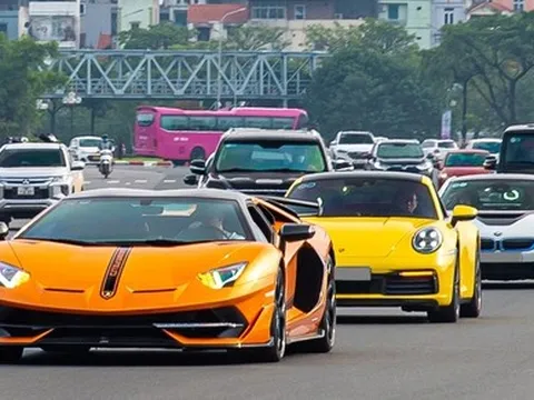 Dàn siêu xe, xe siêu sang cả trăm tỷ đồng diễu hành trên đường phố Hà Nội
