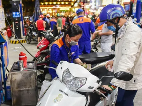 Giá xăng giảm mạnh, về mốc hơn 20.000 đồng/lít