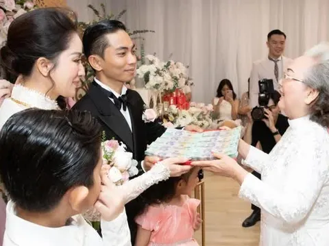 Nhận 10 cây vàng và mâm tiền mặt trong lễ ăn hỏi, Khánh Thi - Phan Hiển giàu cỡ nào?