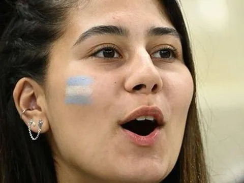 Cận cảnh dàn mỹ nữ xinh đẹp 'tiếp lửa' cho ĐT Argentina đánh bại Croatia