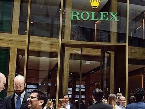 Hé lộ nơi thành viên hoàng gia cũng phải xếp hàng mua đồng hồ