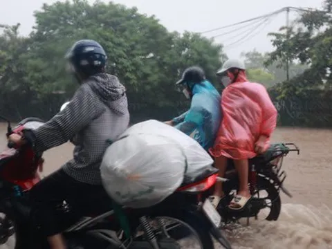 Không khí lạnh mạnh nhất từ đầu mùa đang tràn về, gây mưa lớn cho miền Trung