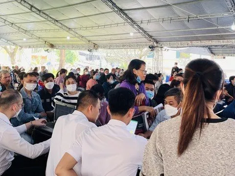 Xét xử cựu CEO Alibaba: Dụ bà lao công trả góp hơn 1 tỉ đồng