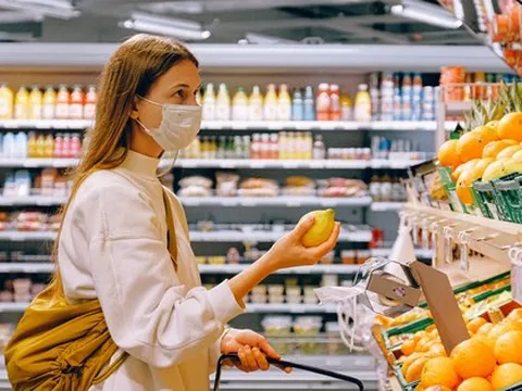 Người mẹ trẻ Mỹ 'há hốc mồm' trước cửa hàng tạp hóa tại Nhật, cứ sống ở đây sẽ bị nghiện đi chợ mất thôi!