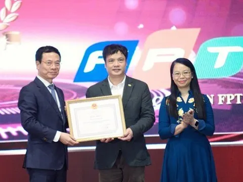 Toàn cầu hóa tăng trưởng mạnh, FPT nhận bằng khen của Bộ Thông tin Truyền thông