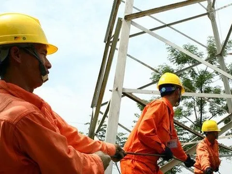 Lỗ hơn 31.000 tỉ đồng năm 2022, EVN kiến nghị điều chỉnh giá điện để giảm bớt khó khăn