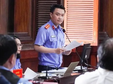 Cựu CEO Alibaba xin lại 2 hộp chứa 20 thỏi kim loại màu vàng