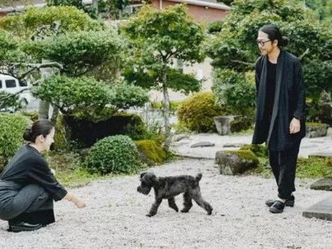 Cuộc sống thảnh thơi trong ngôi nhà vườn rợp bóng cây xanh của cặp vợ chồng người Nhật