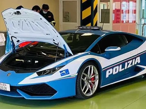 Cảnh sát Ý dùng Lamborghini Huracan để vận chuyển hai quả thận cho bệnh nhân
