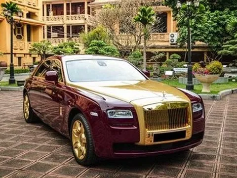 Hạ giá lần thứ 5 siêu xe Rolls-Royce mạ vàng của ông Trịnh Văn Quyết