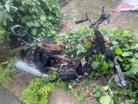 Con trai phóng hỏa đốt nhà cha mẹ ruột