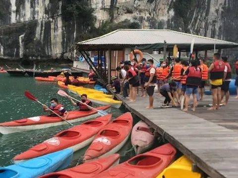 Dịch vụ vui chơi giải trí dưới nước tại vịnh Hạ Long, Cát Bà hoạt động chui?