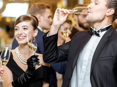 Độc lạ cách ‘phục vụ’ giới siêu giàu thế giới: Tìm cách tiêu hàng triệu USD, hết tìm tuần lộc lại đến rồng phun khói, ‘lo toan’ từ A-Z và không được ‘say no'