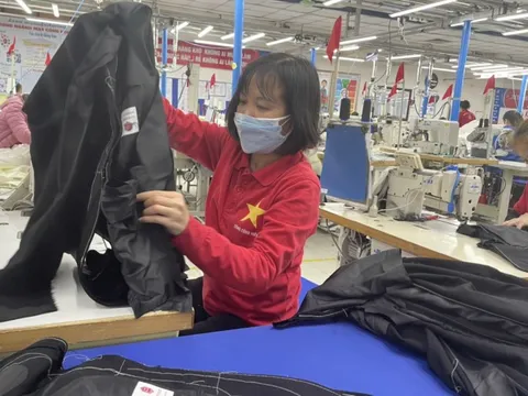 Đề xuất gói hỗ trợ cho lao động mất việc