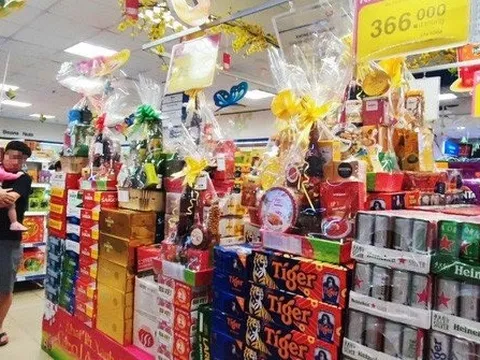 Thị trường bia, nước giải khát dịp áp Tết: Rầm rộ khuyến mãi, giảm giá