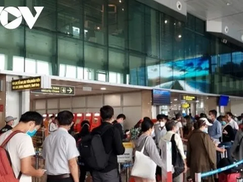 Giảm ùn tắc sân bay: Có nên lập Trung tâm điều hành vận chuyển khách?