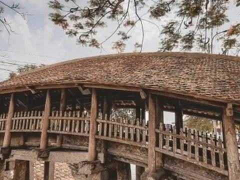 Chiêm ngưỡng cây cầu ngói 500 năm tuổi cổ xưa và đẹp bậc nhất Việt Nam