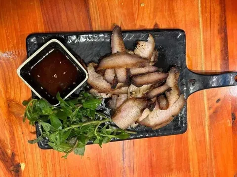 Chủ quán “chặt chém” khách du lịch đĩa thịt lợn 495.000 đồng, đĩa cơm gà 199.000 đồng