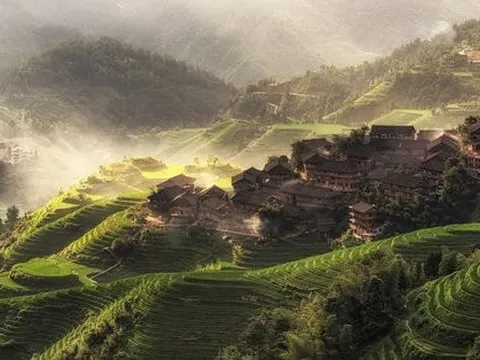 Báo Mỹ liệt kê những "ngôi làng du lịch" đẹp quên lối về, Việt Nam cũng góp một cái tên không ai ngờ