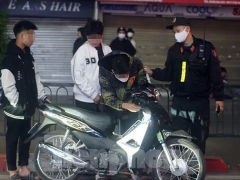 Cảnh sát 141 xử lý nhiều 'ma men', thanh niên ngổ ngáo diễu phố đêm giao thừa
