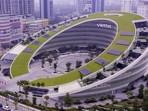 Trở lại "vùng đỉnh" sau 4 năm suy giảm, Viettel lãi trước thuế hơn 43.000 tỷ đồng trong năm 2022, doanh thu dịch vụ nước ngoài lần đầu tiên lên tới 3 tỷ USD