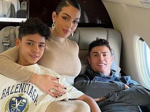 Chuyên cơ đỉnh cao đưa Cristiano Ronaldo lên đường sang Trung Đông