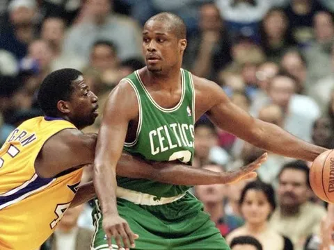 Kiếm hơn 2,54 nghìn tỷ đồng, siêu sao bóng rổ phá sản sau khi "vung tiền" mua 140 mảnh đất, trở thành cây ATM cho bạn bè