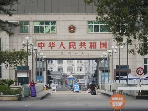 Cửa khẩu Móng Cái tất bật trước ngày thông thương biên giới Việt - Trung