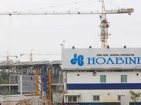 Nhanh tay: Trước khi phe ông Lê Viết Hải và Nguyễn Công Phú đâm đơn kiện nhau, một cổ đông đã khởi kiện Tập đoàn, yêu cầu huỷ bỏ tất cả các Nghị quyết về vụ việc