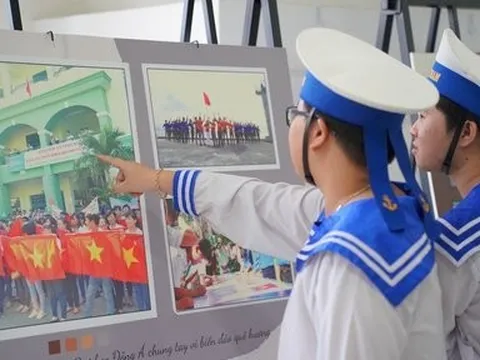 Đặc sắc triển lãm “Tuổi trẻ với biển đảo quê hương”