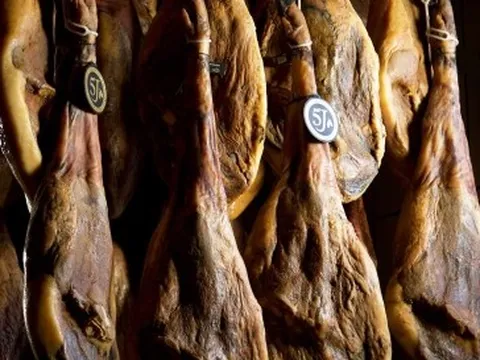 Bí quyết làm nên món đùi lợn muối Tây Ban Nha siêu đắt, hơn 100 triệu đồng/chiếc