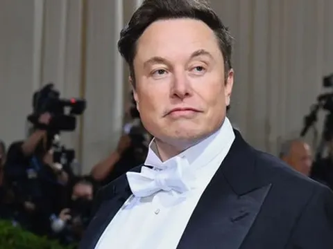 Elon Musk trở thành người đầu tiên trong lịch sử mất hơn 200 tỉ USD
